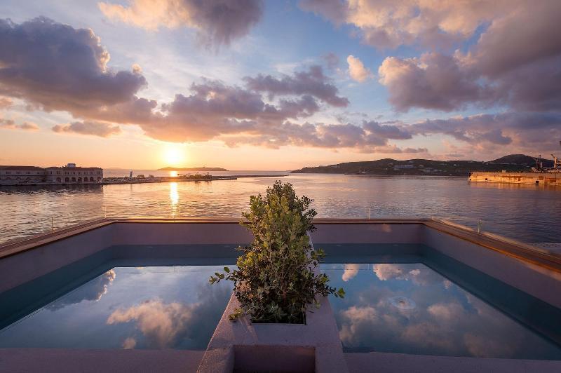 Shapes Luxury Suites แอร์มูโปลี ภายนอก รูปภาพ